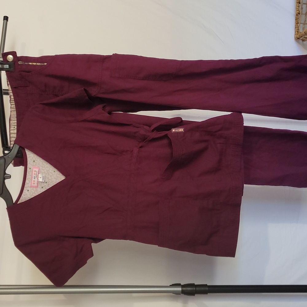 Koi by Kathy Peterson Small vneck drawstring top Xsmall side snap bottoms.
